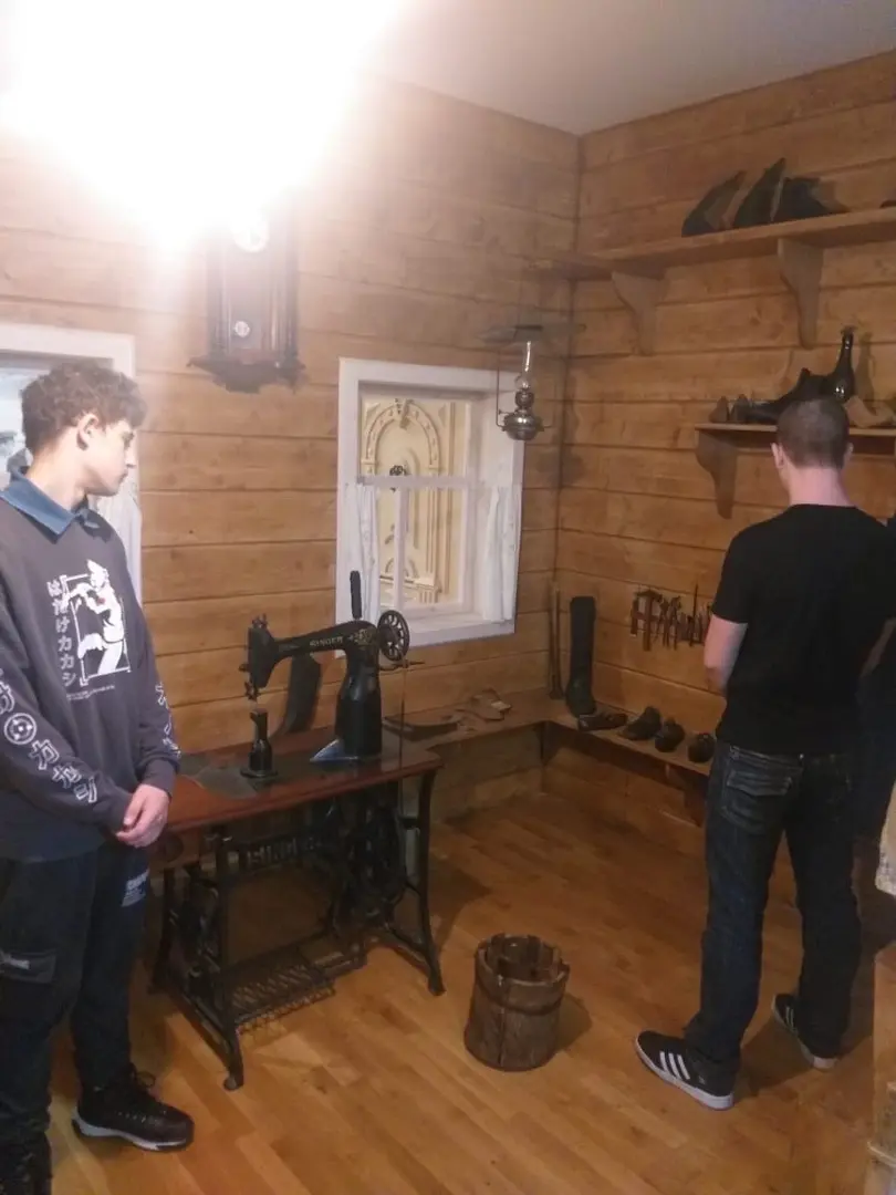 Знакомство детей с традициями и бытом русского народа без погружения в атмосферу и национальный быт всегда дает лишь поверхностное знание, которое не позволяет детям глубоко проникнуться культурой своего народа.