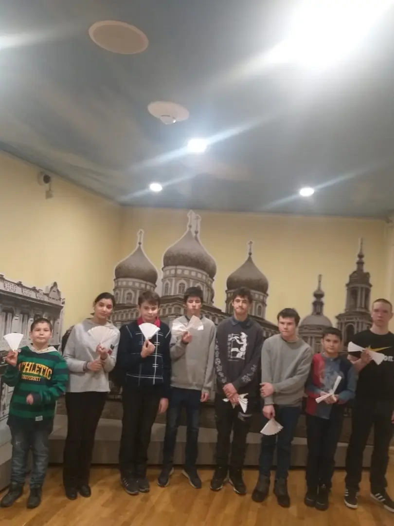 Знакомство детей с традициями и бытом русского народа без погружения в атмосферу и национальный быт всегда дает лишь поверхностное знание, которое не позволяет детям глубоко проникнуться культурой своего народа.