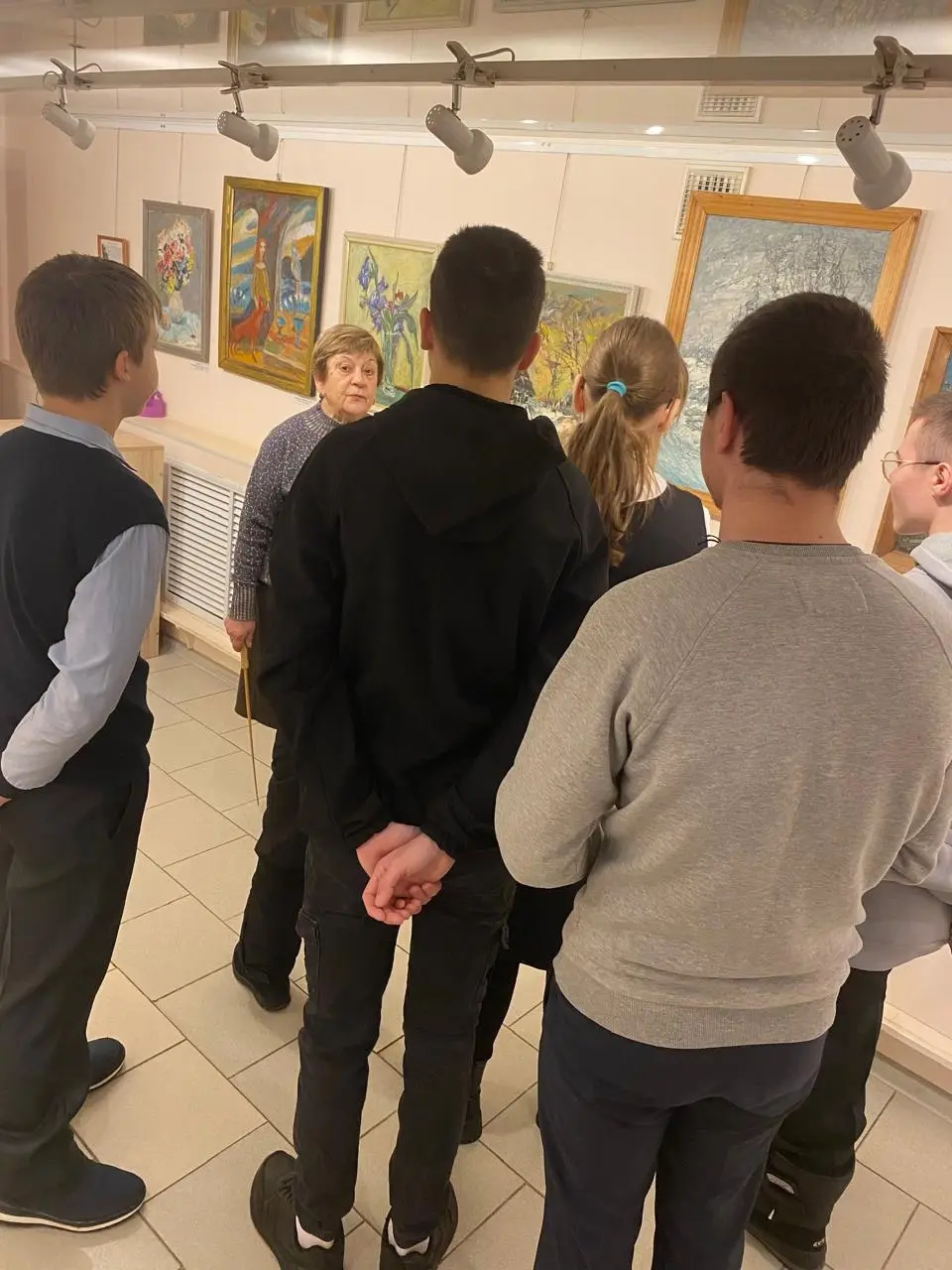 Наши ученики посетили выставочный зал Центра ремесел, где открыта выставка работ семейных династий «Вся семья вместе, так и душа на месте».