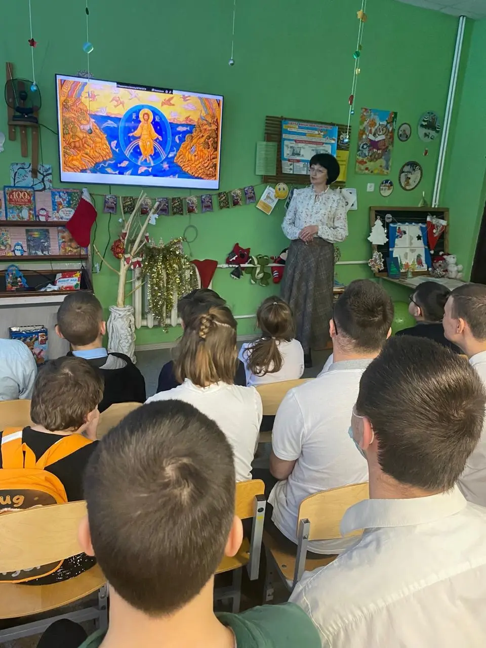 Сегодня в ГКОУ «Кимрская школа-интернат» прошёл православный час с участием преподавателя Воскресной школы Кирилловой А.Ю.